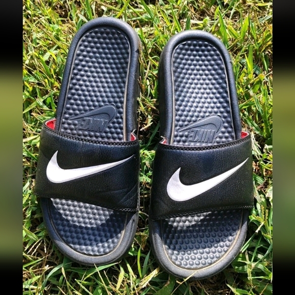 Nike Men's Black Slide Sandals Size: 7 - Picture 3 of 5